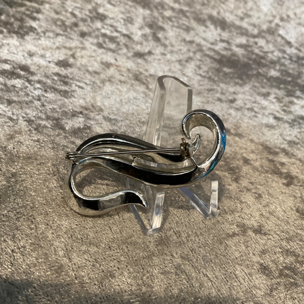 Vintage "S" Shaped Rhinestone and Silver Brooch - Picture 2 of 3